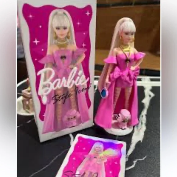 Authentic, PopMart Barbie - Picture 4 of 6